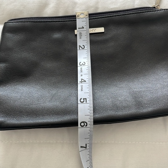 DKNY SOFT BLACK LEATHER CLUTCH - Picture 6 of 6